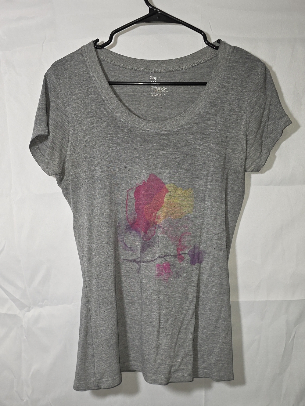 GAP Gray Scoop Neck Tee w Pink, Yellow & Purple Watercolor Floral Womens Small